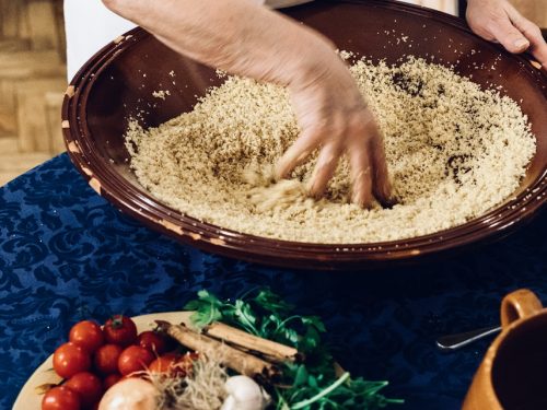 RICETTA. Cous cous di maiale e cavolfiore, piatto principe del carnevale trapanese.