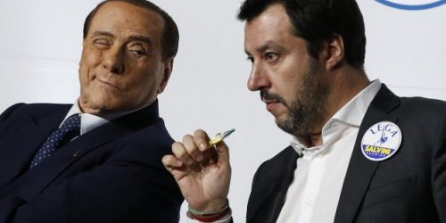 Salvini fa cadere il governo per avere più poltrone. Dopo l’estate nuove elezioni.
