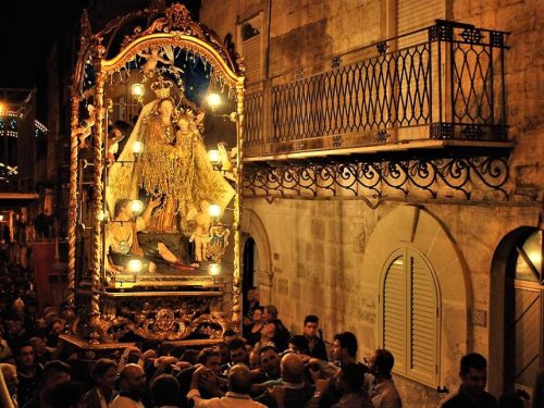 Mussomeli e la Madonna dei Miracoli, un culto radicato nella tradizione e nella cultura della città.