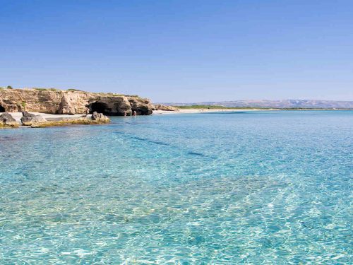 Pozzallo: sabbia dorata e mare blu intenso. La sua storia nasce dal mare e continua con esso