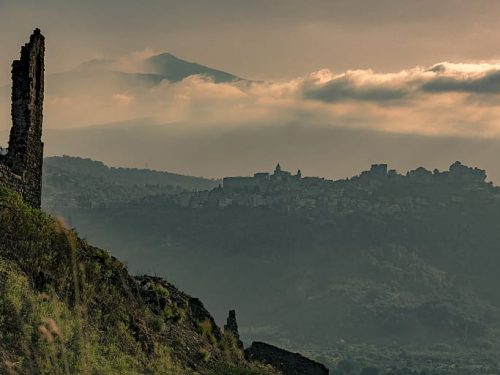 Francavilla di Sicilia: la magia del borgo del parco dell’Alcantara tra i Peloritani e i Nebrodi.