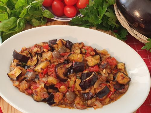 La caponata siciliana, storia e ricetta di uno degli antipasti più famoso al mondo
