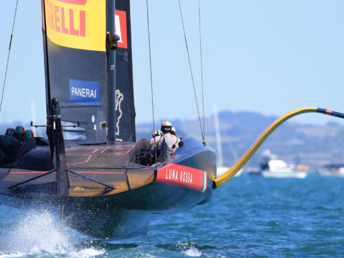 Dopo 21 anni, Luna Rossa vola in Coppa America: un successo anche Siciliano